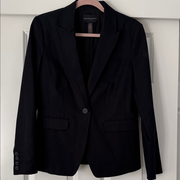 Banana Republic Jackets & Blazers - Banana Republic Women's Classic Black Blazer Size: 10 NWOT ✨
